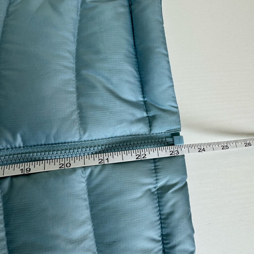 Patagonia Periwinkle Youth Puffer Vest. Size L 12 Youth - Picture 7 of 9